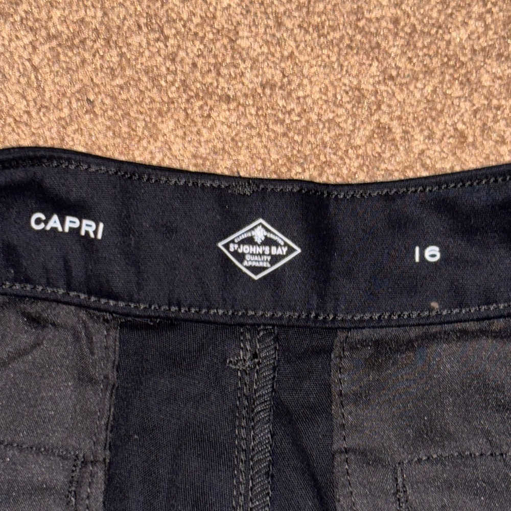 St. John’s Bay Black Mid Rise Cotton Tummy Control Capri Pants Size 16 - Picture 6 of 11